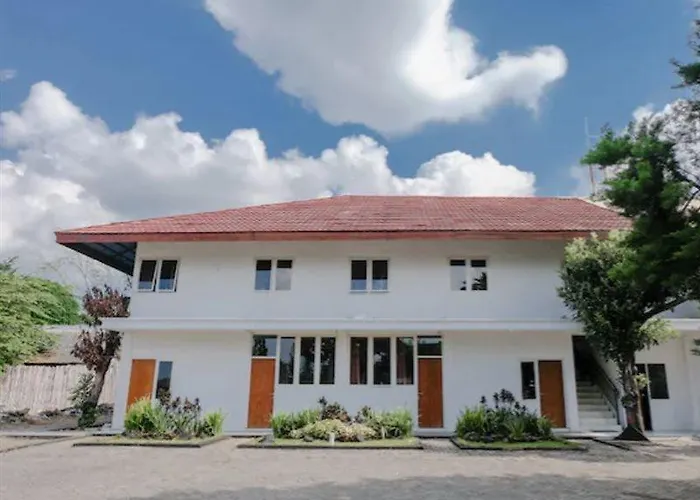 Oyo 888 Grand Ijen Guest House
