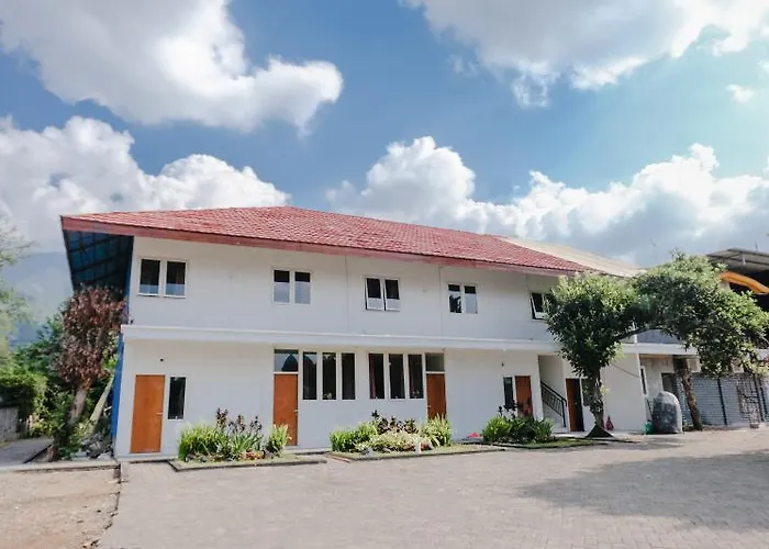 Oyo 888 Grand Ijen Guest House